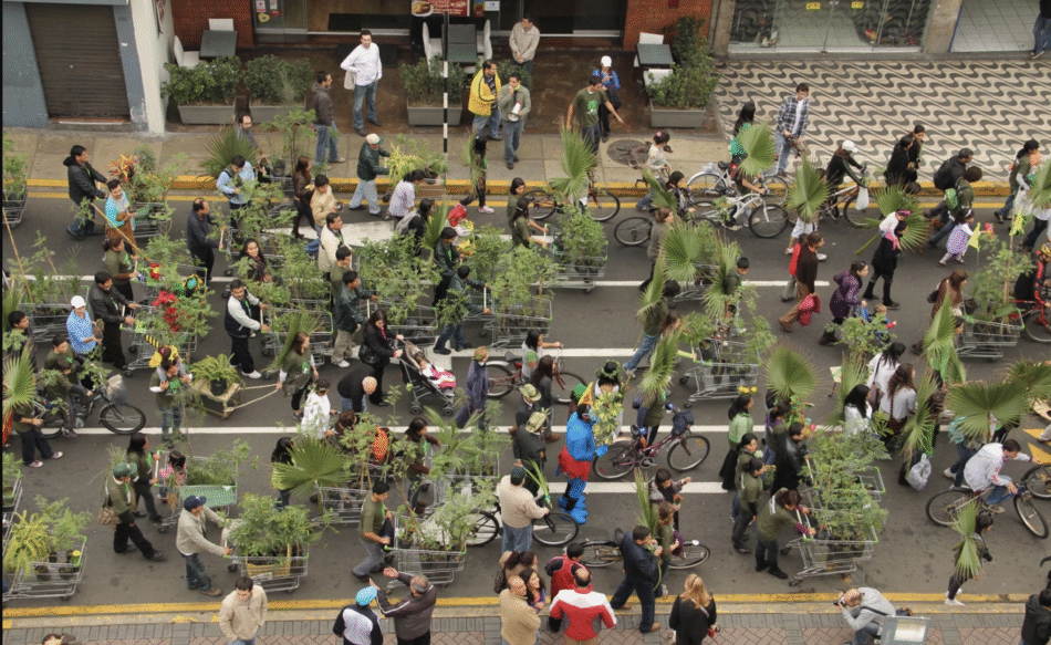 Participants in Lucia Monge’s Plantón Móvil walking through Lima